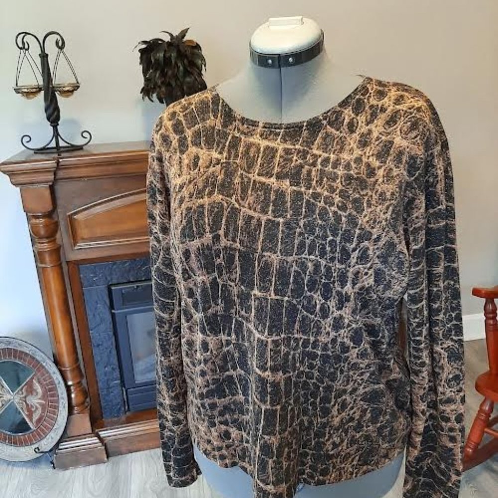 Nygard Used, excellent condition, Ladies Chocolate & gold sparkle snake print 2X